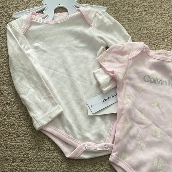 12M NWT Calvin Klein Set Bodysuit, onesie & pants - Picture 4 of 4